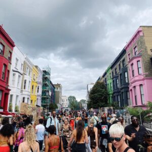 Mouna Traoré Instagram - The last (almost) month in London has been incredibly soul affirming. I’ve always felt like I was meant to live here, and every time I come, I never want to leave! When I visited in the spring, something told me I needed to come back and I’m so glad I did!!! Thank you to my beautiful community of friends, many of whom are almost like family. And thank you to new people who welcomed me into their life🤎I have never felt more at peace and in alignment. I’m so so inspired and grateful for all the wonderful moments - seeing my lil bro off to CSM, walking my ass off, taking a short course at RADA, going to carni, eating all the sardines on toast, seeing live theatre, finding an incredible braider in Peckham and going to the most legendary house jam! Laaawwd, what a time! My heart feels like it found a second home…

See you sooner rather later ✌🏿❤️‍🔥