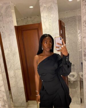 Mouna Traoré Instagram - 🌹