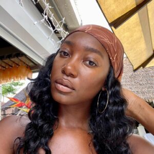 Mouna Traoré Instagram - sun’s out, buns out ☀️🇧🇧