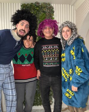 MoveMind Instagram - Pá, então um feliz natal para todos 💙
A nami não está aqui porque não tinha peruca para ela, ficou ao lume.
Beijinhos e abraços, sejam felizes como eu sou com a minha família, alegria e paz para todos aqueles que fazem de mim uma pessoa melhor, a melhor prenda que temos é a nossa família.
Obrigado a vocês por fazerem todos os diss da minha vida como se fosse natal, amo-vos.