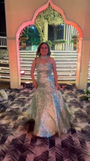 Mridanjli Rawal Instagram - How to carry heavy sparkly gown for longer hours?

Simple, just pair it with a pair of sneakers- easy to dance, easy to move around still looking fabulous! 

Fashion doesn’t have to be painful everytime!♥️

#insta #india #howtowear #howtowearheavyclothes #weddingclothes #heavyclothes #fashionstyle #allaboutfashion #fashiontips #instagood #instafashion