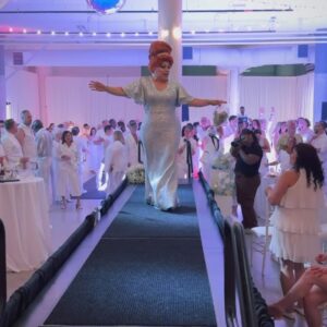 Mrs. Kasha Davis Instagram - What a FABULOUS EVENT!!! #whiteparty to benefit @trilliumhealthny 🤍🤍🤍 #pridemonth #hostess #grateful 

QUEENS @aggydune  @ambrosiasalad585 @queenzenadia