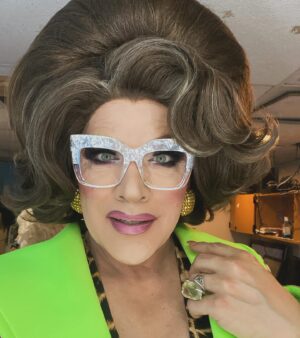 Mrs. Kasha Davis Instagram - All the fun was had at @edibles_restaurant today for @dragme2thestage ✨💋

Pride month was jam packed and incredibly busy! I’m super grateful for all the work and the opportunity to spread love, light & kindness 🏳️‍🌈🦋

I’m also happy to have some time off to spend with family for the 4th etc. #woohoo 

THANK YOU!