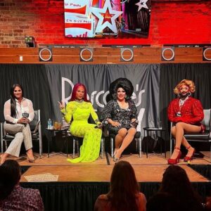 Mrs. Kasha Davis Instagram - What a FANTASTIC NIGHT at @roscoestavern watching #allstars9 @rupaulsdragrace with HOSTESSES @nayshalopez @kmdville_official AND THE ONE AND ONLY @vanessavanjie ⭐️

#chicago #viewingparty #grateful