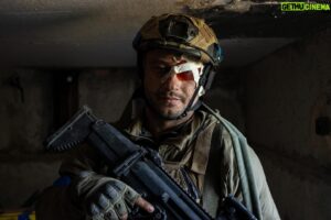 Mstyslav Chernov Instagram - A Ukrainian soldier shows his prosthetic eye that fell out after the Russian tank shelling of his position on the frontline in Zaporizhzhia region, Ukraine, June, 2023

(Photo Mstyslav Chernov)

#ukraine #russia #invasion #war #zaporizhia #photo #documentary #news #apnews #politics #documentaryphotography #photography