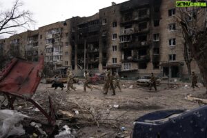 Mstyslav Chernov Instagram - Bucha’s name has come to evoke savagery by Moscow’s military since its full-scale invasion of Ukraine began in February 2022.

Ukrainian troops who retook the town near Kyiv found the bodies of men, women and children on the streets, in yards and homes, and in mass graves.

Many showed signs of torture.

Photo by @mstyslav.chernov 

#Ukraine #russia #invasion #war #warcrimes #bucha #documentaryphotography #photography #news