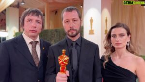 Mstyslav Chernov Instagram - It is a great honor for us to represent Ukraine at the Oscars ceremony. This statuette, this victory is for Ukrainians, for the people of Mariupol. I’m thankful to everyone who defends our country and fights for our freedom.