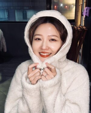 Mu Tung Chi Instagram - 吃冰吃到快冷死⛄️
手機直接拍出CCD效果😍