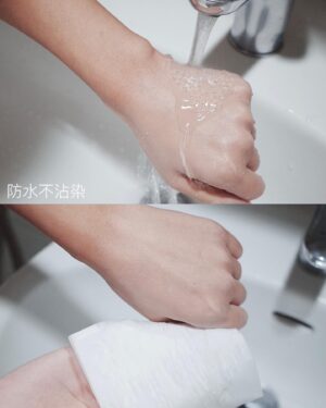 Mu Tung Chi Instagram - 超愛戶外活動的我
常常因為炎熱的天氣妝就融的亂七八糟🥵
這次使用PONY EFFECT 的「#小金磚 絕對持久無瑕氣墊粉餅SPF40/PA  升級版」感受度非常之讚💖
超級防水抗汗，在戶外跑跑跳跳底妝還是一樣完美待在臉上
再也不用擔心流汗讓底妝土石流～(˶‾᷄ ⁻̫ ‾᷅˵)

而且升級版的小金磚不只成分、質地都升級
還加入了防曬係數SPF40/PA  
補妝的同時也可以補防曬！！
粉質變得更細緻，上臉更輕薄、貼膚
遮瑕力還是很高，臉上的瑕疵、肌膚紋理都可以修飾
連我這過敏兒鼻翼兩側常常泛紅到不行，都可以完美遮瑕不卡粉!!
柔焦毛孔的效果也很讚，一拍即有磨皮等級的霧光妝感
還有添加保濕成分，不只維持肌膚油水平衡
也做到長時間帶妝不暗沉，一整天下來底妝還是完整好看

我使用的是003自然色，意外的跟我的膚色超搭~~😆
平常常在外跑跳容易曬黑，所以選擇自然底妝感
如果喜歡偏白也可以往上拿一個色號～

妝前使用的是「水透光妝前防護乳」
透明無色，但擦上有種自然透亮的皮膚亮澤
這款主打48H超保濕，添加了大馬士革玫瑰精基水🌹、積雪草🌱、 仙人掌精萃 🌵
超級適合我這乾皮~ 妝前打好底，底妝真的可以超服貼💓 
而且它一樣也有防曬係數SP50 PA    
一條就可以當作防曬、妝前、乳液、精華來用
 出去玩帶它真的很方便，省時又省空間🤩

最後再使用「絕對持久定妝噴霧」定妝
裡面添加超強控油因子與杜松精油萃取、天然椰子油、白樺樹皮萃取等保濕成分💦
讓皮膚油水平衡剛剛好，清爽不回乾!
水珠也細緻不會破壞底妝

可以使用照片上的方式
🔺以T字 X字的方式來進行定妝
我個人若要比較長時間出門，還會先薄薄上一層蜜粉後再噴定妝噴霧~ 這樣就可以持妝一整天啦🌸

現在PONY EFFECT的產品
都可以在台北新光三越南西三館一樓的美麗台@beautystagetw 靠櫃體驗囉
也可以到 @ponyeffecttaiwan 的官網選購~

#PONYEFFECTTW #韓系NO1專業彩妝 #絕對持久無瑕氣墊粉餅 #絕對持久定 妝噴霧 #韓系氣墊冠軍 #定妝噴霧 #氣墊粉餅
#定妝 #小金磚 #水透光妝前防護乳 #妝前乳 #小金管