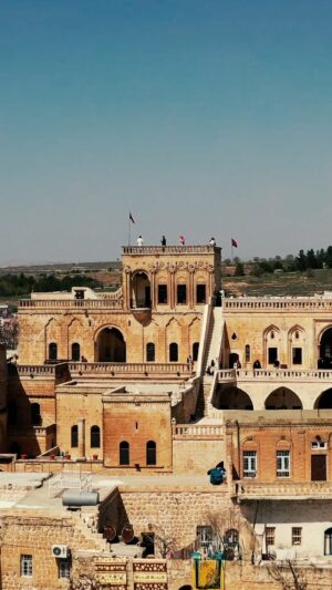 Muhammed Akay Instagram - Tarihi şehir Midyat’tan Ramazan ayına özel 4K Drone videomuz yayında. Mimari ve doğa görüntüsüyle sizlerle…Yorum yapmayı ve beğenmeyi unutmayın.🙏⚡️❤️☪️🕌 #dronevideo #drone #4kdronevideo #camidrone #makaywebdroneçekimleri