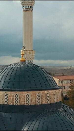 Muhammed Akay Instagram - Ramazan ayına özel 4K Drone Cami videomuz yayında. Yorum yapmayı ve beğenmeyi unutmayın.🙏⚡️❤️☪️🕌 #dronevideo #drone #4kdronevideo #camidrone #makaywebdroneçekimleri
