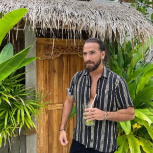 Mujdat Saglam Instagram - « il y aura des obstacles, il y aura des doutes, il y aura des erreurs mais si tu travailles dur, tu pourras vaincre tous ce qui est censé te détruire »
