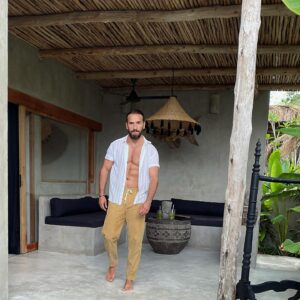 Mujdat Saglam Instagram - Ton seul rival est celui que tu étais hier.. /
* Chemise Yves Saint Laurent#
* Pantalon American Vintage#
* Bracelet poignet droite Fred#
* Bracelet poignet gauche Cartier#