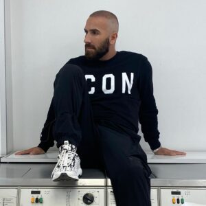 Mujdat Saglam Instagram - « Quand le mensonge prend l'ascenseur, la vérité prend l'escalier » attendez seulement, j’arrive !