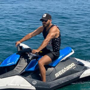Mujdat Saglam Instagram - Jet ski, Flyboard, Snorkeling un kiff de ouf et vous vos vacances comment se passent-elles ?