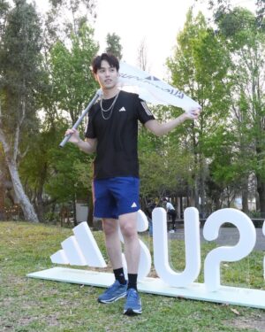 Muji Hsu Instagram - 參加了兩天的adidas SUPERNOVA 超越舒適之旅 收獲良多 
這次來運動真正的感受到了舒適這個詞 
一直以來覺得舒適就是舒舒服服的 
沒想到這次居然可以運動起來也這麼舒適 
也體驗到了最新的SUPERNOVA穿起來非常舒適有包覆感 
不但運動適合 平時休閒也可以穿 好看又百搭 
 這次跟著教練一起在山上跑也是這麼合適✌🏻✌🏻

��現在還有21天免費試跑體驗計畫
�即日起至3/18 於指定通路購買全新 SUPERNOVA 系列鞋款
試跑不滿意可回原消費通路辦理全額退費�
詳細活動資訊 @adidas_tw 

�#adidas #adidastaiwan #supernova超越舒適