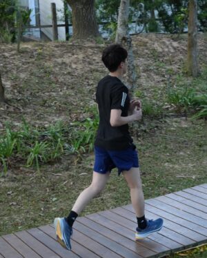 Muji Hsu Instagram - 參加了兩天的adidas SUPERNOVA 超越舒適之旅 收獲良多 
這次來運動真正的感受到了舒適這個詞 
一直以來覺得舒適就是舒舒服服的 
沒想到這次居然可以運動起來也這麼舒適 
也體驗到了最新的SUPERNOVA穿起來非常舒適有包覆感 
不但運動適合 平時休閒也可以穿 好看又百搭 
 這次跟著教練一起在山上跑也是這麼合適✌🏻✌🏻

��現在還有21天免費試跑體驗計畫
�即日起至3/18 於指定通路購買全新 SUPERNOVA 系列鞋款
試跑不滿意可回原消費通路辦理全額退費�
詳細活動資訊 @adidas_tw 

�#adidas #adidastaiwan #supernova超越舒適
