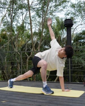 Muji Hsu Instagram - 參加了兩天的adidas SUPERNOVA 超越舒適之旅 收獲良多 
這次來運動真正的感受到了舒適這個詞 
一直以來覺得舒適就是舒舒服服的 
沒想到這次居然可以運動起來也這麼舒適 
也體驗到了最新的SUPERNOVA穿起來非常舒適有包覆感 
不但運動適合 平時休閒也可以穿 好看又百搭 
 這次跟著教練一起在山上跑也是這麼合適✌🏻✌🏻

��現在還有21天免費試跑體驗計畫
�即日起至3/18 於指定通路購買全新 SUPERNOVA 系列鞋款
試跑不滿意可回原消費通路辦理全額退費�
詳細活動資訊 @adidas_tw 

�#adidas #adidastaiwan #supernova超越舒適