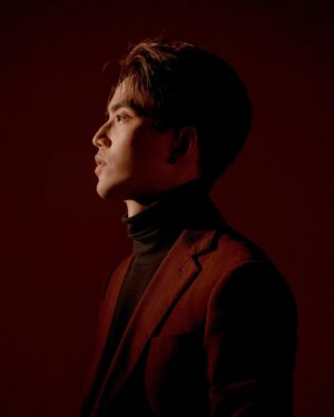 Muji Hsu Instagram - #除夕
新年快樂龍年行大運 🐲🧧
感覺氣已經在聚集了 
真正的新年從現在開始🙌🏻

跟老朋友 @staryen1202  合作的新照片🧧👍🏻
#龍年 #除夕 #新年快樂 #happychinessenewyear