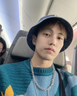 Muji Hsu Instagram - 出發✈️ 北上猜猜我要去哪裡
今天也太冷了吧🥶
#✈️ #凍