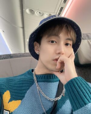 Muji Hsu Instagram - 出發✈️ 北上猜猜我要去哪裡
今天也太冷了吧🥶
#✈️ #凍