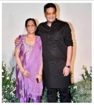 Mukesh Chhabra Instagram - Happy Diwali 🪔 माँ 😊🪔 first Diwali without you 🪔 #lastyeardiwali