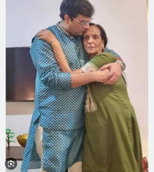 Mukesh Chhabra Instagram - Happy Diwali 🪔 माँ 😊🪔 first Diwali without you 🪔 #lastyeardiwali