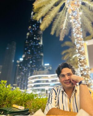 Mukesh Chhabra Instagram - Mere piche dekh lo Mujhe nahi please it’s my request 🙏
