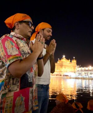 Mukesh Chhabra Instagram - Praying for everyone  and my MCCC team my family and @farahkhankunder  @muradkhetani @memaheshshetty @suved @whosunilgrover @hansalmehta 🫶❤️ 🫶❤️ #wahwguru आज लगा माँ मेरे साथ ही है 🫶❤️ कही नहीं गये 🫶❤️ love you माँ ❤️ thank you @jassijasbir @aakashdahiya002 @akkshay17 @ankit_baghla_rj  and @sarbjitsinghidea 🫶❤️🫶