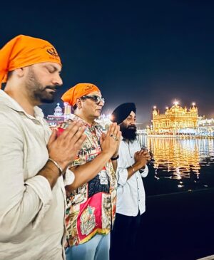 Mukesh Chhabra Instagram - Praying for everyone  and my MCCC team my family and @farahkhankunder  @muradkhetani @memaheshshetty @suved @whosunilgrover @hansalmehta 🫶❤️ 🫶❤️ #wahwguru आज लगा माँ मेरे साथ ही है 🫶❤️ कही नहीं गये 🫶❤️ love you माँ ❤️ thank you @jassijasbir @aakashdahiya002 @akkshay17 @ankit_baghla_rj  and @sarbjitsinghidea 🫶❤️🫶