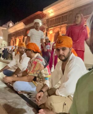 Mukesh Chhabra Instagram - Praying for everyone  and my MCCC team my family and @farahkhankunder  @muradkhetani @memaheshshetty @suved @whosunilgrover @hansalmehta 🫶❤️ 🫶❤️ #wahwguru आज लगा माँ मेरे साथ ही है 🫶❤️ कही नहीं गये 🫶❤️ love you माँ ❤️ thank you @jassijasbir @aakashdahiya002 @akkshay17 @ankit_baghla_rj  and @sarbjitsinghidea 🫶❤️🫶
