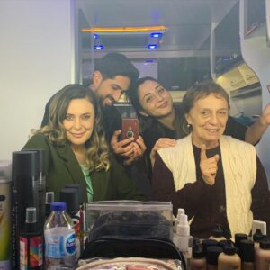 Münire Apaydın Instagram - ♥️♥️ Dün gece bizi yalnız bırakmayan izleyicilerimize teşekkür ederiz. 

@aytenuncuoglu @okizdizi 
@elifyetgin1 @oguzhanaydogannn 
@kanald 
#okız #work #love #setlife #set #tvseries