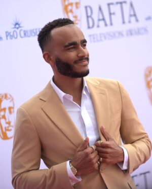 Munya Chawawa Instagram - Finally turned 21! 🍰🎉😭 Can’t believe it!⁣
⁣
BoyzIIMun Tour ✔️ Second BAFTA nom ✔️ Braverman got sacked ✔️ 10/10 tbh 🤭🎁⁣
⁣
Was feeling rather gassed to have ticked more bits off the vision board this year…then I walked into the airport to see a taxi driver holding a sign for ‘Munga Chawawa’...and was instantly humbled. 😂⁣
⁣
Thank you for another year of laughs together; whether you bought tickets to my tour, shared a sketch or messaged to see if I was okay after Aston fell on stage…thank you 🙏🏽❤️⁣
⁣
Until next year: Munga over and out! 🫡