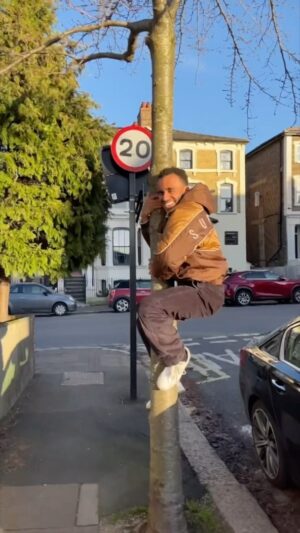Munya Chawawa Instagram - When joggers make your life flash before your eyes 😭🏃🏽‍♂️ #comedy #reels #running