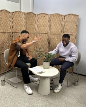 Munya Chawawa Instagram - Hart to Hart between two Short Kings 👑🤝 Catch Kevin Hart on tonight’s episode of The Understudy, 6pm on my YouTube 🍿👀 @kevinhart4real @netflixuk
