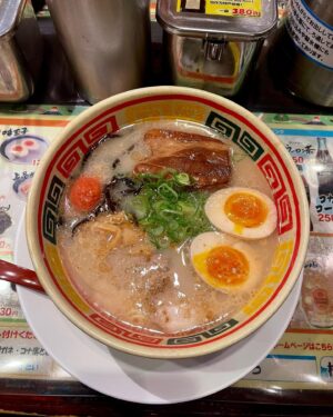 Munya Chawawa Instagram - Japan Dump 🇯🇵🍜 Don’t let your girl see slide 10 👀😏

Deffo Tokyo friends here! So many cool places; you will have to Kyoto get in though. Is it my favourite country? Ramens to be seen…

On a real one though - what a place!  どうもありがとうございます!