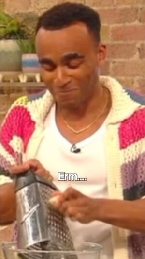 Munya Chawawa Instagram - Exposing my Barty on BBC One 🍑🤣 #comedy