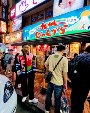 Munya Chawawa Instagram - Japan Dump 🇯🇵🍜 Don’t let your girl see slide 10 👀😏

Deffo Tokyo friends here! So many cool places; you will have to Kyoto get in though. Is it my favourite country? Ramens to be seen…

On a real one though - what a place!  どうもありがとうございます!