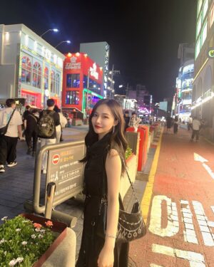 Murase Sae Instagram - #dailylook 밥 잘 챙겨 먹어요🫶🏻💖

お店広いのに前回と同じ席だった😳笑
トッポギはメイクショップで教えてもらった東大門の🥡💕
今日もお疲れさまでした！ご飯よく食べてね〜😸🍽️