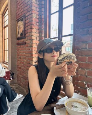 Murase Sae Instagram - #dailylook
오하요🐝🥯💕 #londonbagelmuseum #🇬🇧