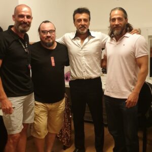 Murat Arkın Instagram - Bu iki adam @cenkbiyik ve @atilgangumus ekibiyle beraber @twoturkishtenors müzikaliyle zekalarını ve yüreklerini ortaya koymuş. 400 gün sonra ilk kez yine sahne aldılar. İzlemek, destek olmak boynumuzun borcu olsun. Harika bir gece için teşekkürler dostlar.