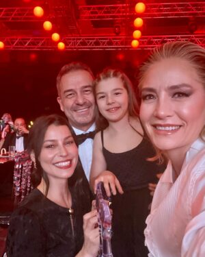 Murat Aygen Instagram - Tam da adına yakışır bir geceydi. Başta @muammerkapucuoglu olmak üzere bütün @klassmagazin ailesini tebrik ediyor yürekten kutluyorum. 🎩🤵‍♂️🤵‍♀️