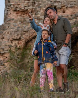 Murat Aygen Instagram - Canım ailem ❤️
@nihanasliaygen 
#nillehayatbambaşka
.
.
.
Gittiğiniz yol sizi mutlaka bir yere çıkarır. Önemli olan nereye gittiğinizi bilmeniz. ‼️
.
.
.
📸 @selcuk_toksal
.
.
.
#aygenfamily #aygensrocks #lifestyle #instagood #goodvibes