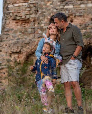 Murat Aygen Instagram - Canım ailem ❤️
@nihanasliaygen 
#nillehayatbambaşka
.
.
.
Gittiğiniz yol sizi mutlaka bir yere çıkarır. Önemli olan nereye gittiğinizi bilmeniz. ‼️
.
.
.
📸 @selcuk_toksal
.
.
.
#aygenfamily #aygensrocks #lifestyle #instagood #goodvibes