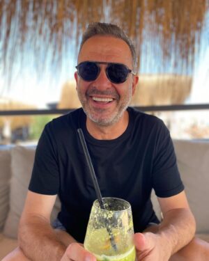 Murat Aygen Instagram - Biraz deniz, biraz kum, bol meyve, bol güneş 👌 İnsan kendini gerçekten çok iyi hissediyor. Bulduğunuz her fırsatta tavsiye ederim.