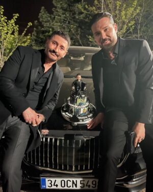 Murat Han Instagram - Canım kardeşim Deniz, @denizevin_ iyi ki doğdun, iyi ki tanıdım seni, dürüst saygılı, güzel yürekli bir kardeşim oldu. İyi ki varsın kardeşim 🙏🏻❤️