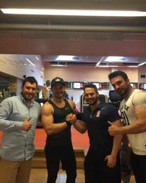 Murat Han Instagram - Ankara'da beni misafir eden @joyahealthlifeclub'a ve bana calismamda yardimci olan @berkcnkci ve @ergunsaylak a sonsuz tesekkurler 🙏🏻🙏🏻 2 gun daha joya health club ta birlikteyiz. #nevergiveup #workout @gymtime #fitness