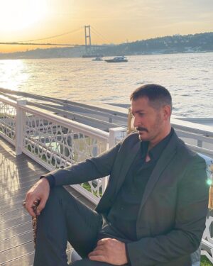 Murat Han Instagram - #yalnızkurt 2. Sezon ilk set günü. Doğan Sakınmaz av peşinde. Photo by: Kurtoğlu @hasandenizyaran