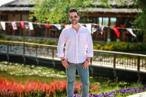 Murat Tavlı Instagram - O zaman renklerin içinden, içten tebessümlerle bakalım kadraja…

📸: @ssenturk_48 

#murattavli #photography #photo #instagram #photooftheday #keşfet