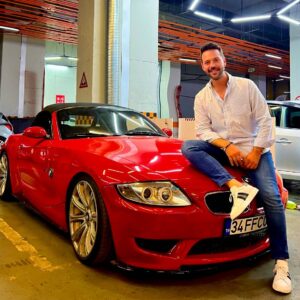 Murat Tavlı Instagram - Kırmızılım sana yandı canım🚘❤️

#murattavli #photography #istanbul #photooftheday #car #bmw